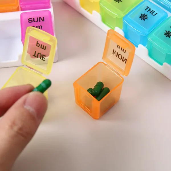 7 Day Removable Rainbow Pill Box (4)