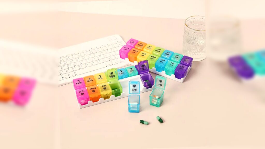 PPWR compliance pill box with removable tray and lid